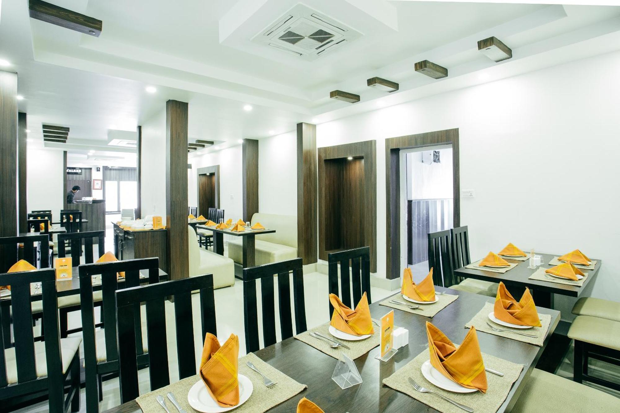 Oyo 11474 Gangaur Regency Boutique Hotel Катманду Экстерьер фото